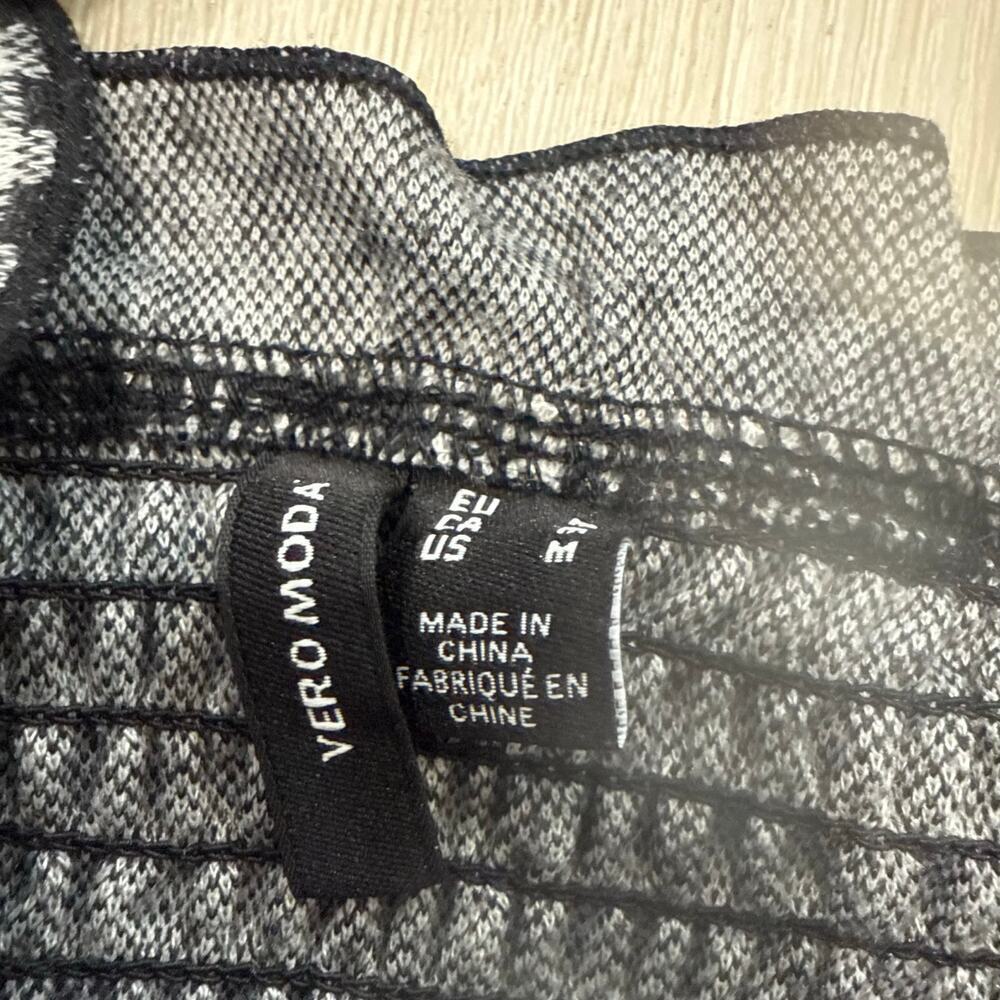 Vero Moda Vida Extra Cropped Black and White Smocked Gingham Crop Tank Medium - Picture 3 of 5